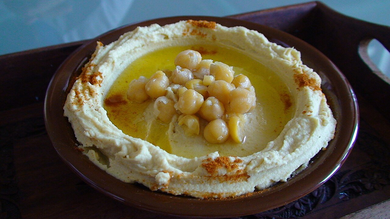 Homous Awarma at Ali Baba Gżira — the signature mezze